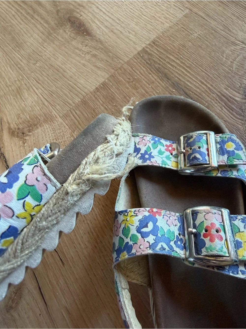 Mini Boden Kids Floral Buckle Sandals